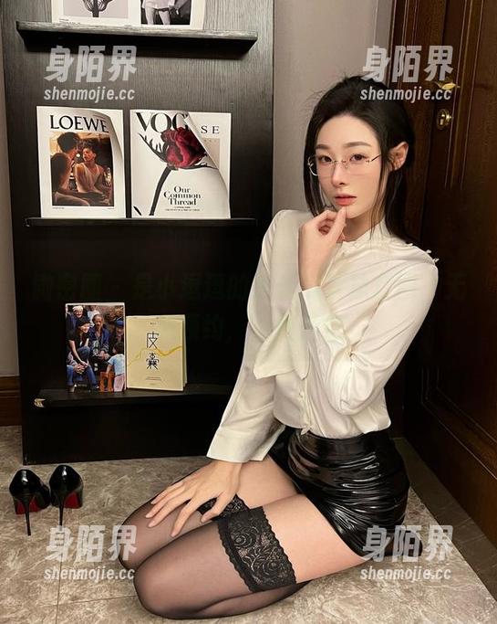 微密圈 - 是小逗逗的蕾丝黑丝袜套图，无需预约，免费开启