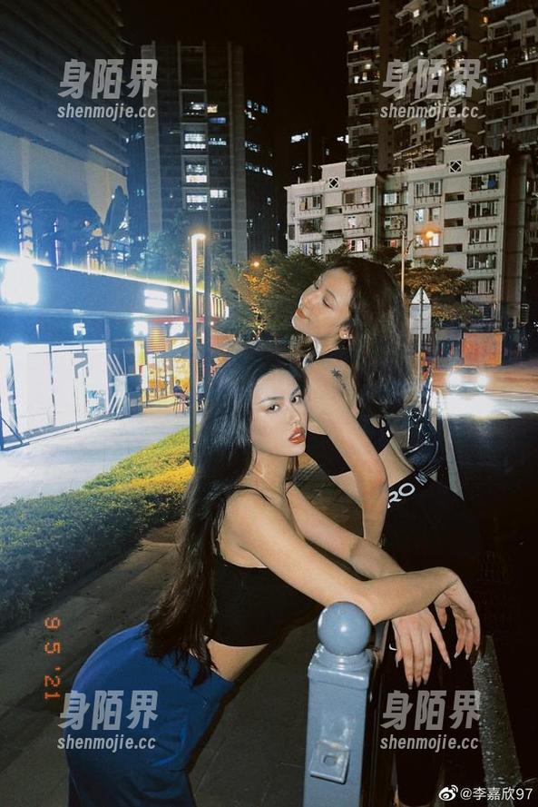 微密圈 - 快来围观！李嘉欣97的网盘写真，齐屁短裤怪怪的！