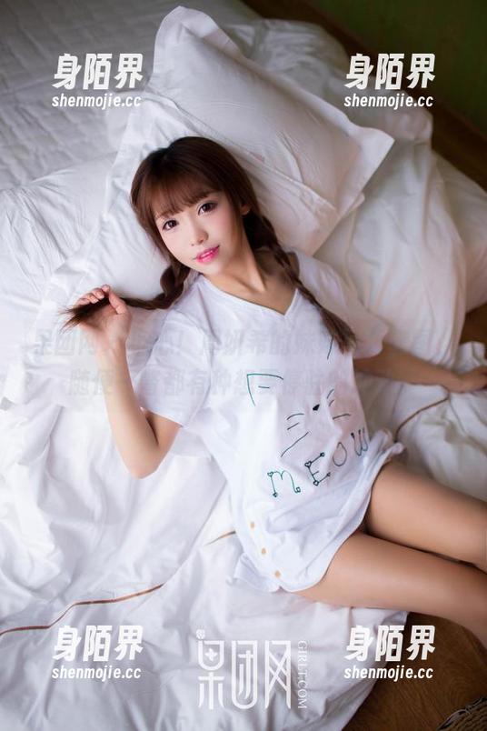 果团网 - 小心！周妍希的妹妹写真套图，随便一瞥都有种想要停驻的冲动。