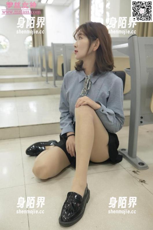梦丝女神 - 刘诺挑战极限，瑜伽套图中的每一次呼吸都充满资源味