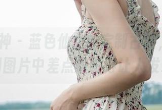 梦丝女神 – 蓝色仙女的定制古装，玥玥在这副图片中差点耀眼得让人发晕。