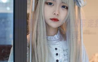 天台上的梨瑾瑾写真：当风吹带走我的吵闹，留下资源与唯美。