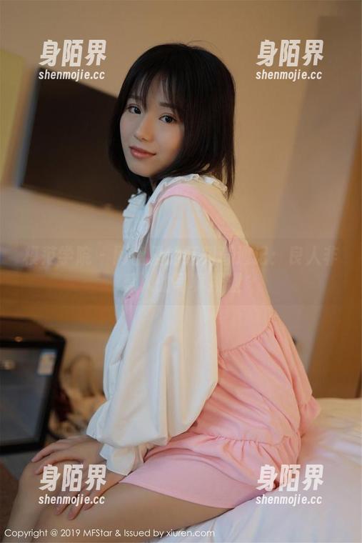 模范学院 - 网盘里的红裙奇遇记：良人非爱人的写真排泄