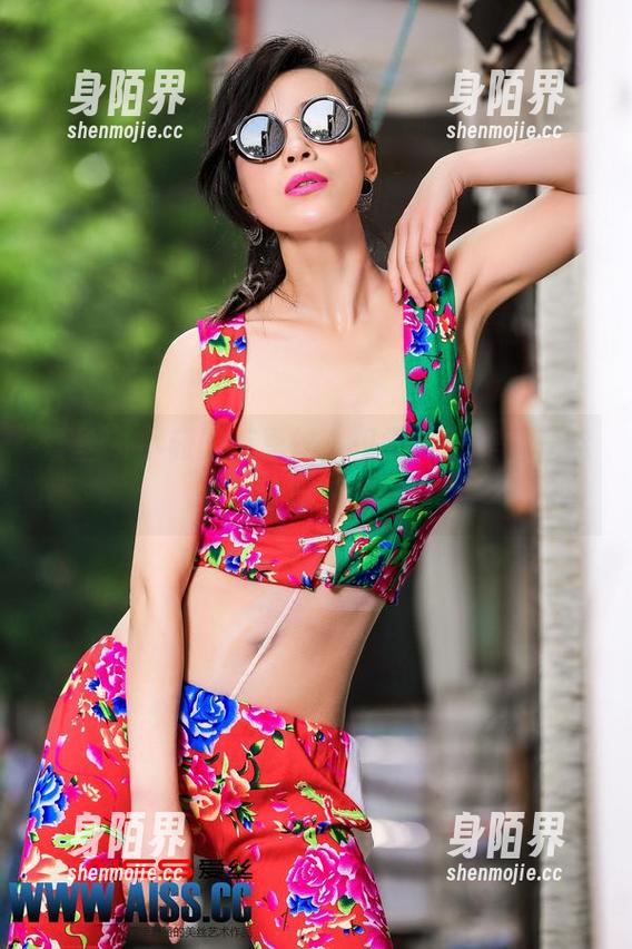 爱丝 - 小茹的裤里丝，仅需一张美图就能掀起波澜