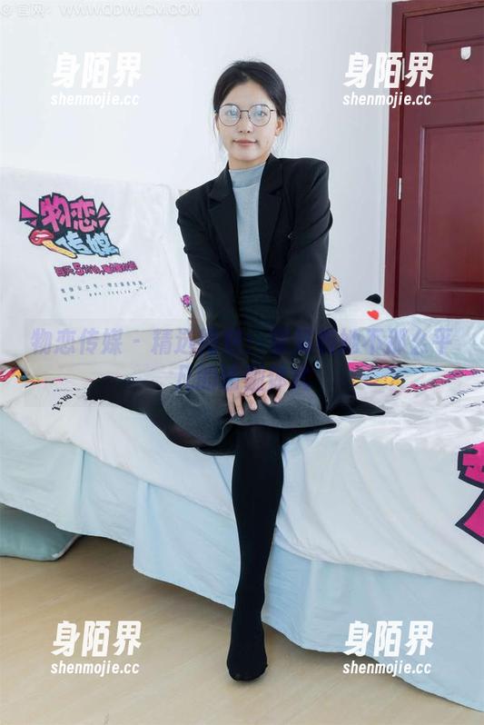 物恋传媒 - 精选图包：菜菜和她不那么平凡的瑜伽体式