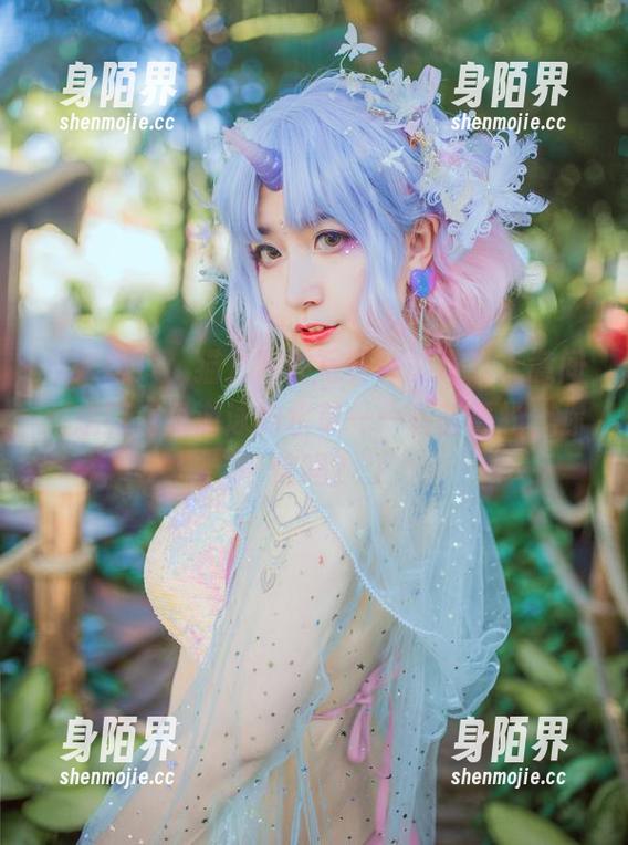从未想过，猫九酱的写真体能让我无意间联想到海里游泳的水草——碧蓝誓约，你信吗？