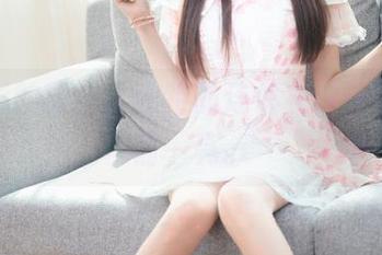 王羽杉的原图，独特的连体衣设计让我眼前一亮。