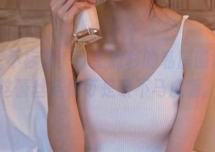 比基尼不标准？可王羽杉的私房照片里，这蕾丝连体可是毫不马虎啊。