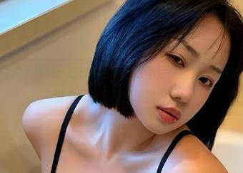 微密圈 – 图片大揭秘：瑜瑾u的水晶比基尼身上出了名的“多余”，但我只想看那耀眼的闪光！