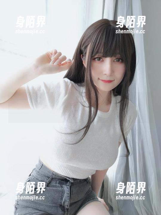 貌美又冷艳，白银81的图库里尽显纯白圣女的个性