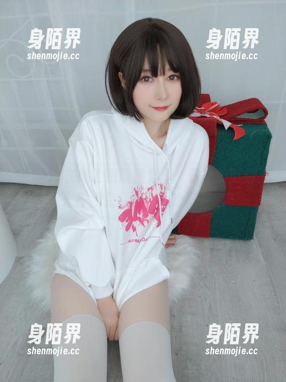 白银81 白银81在她的眼镜图集里,最新的时刻闪现光芒,究竟在传达啥信息呢?