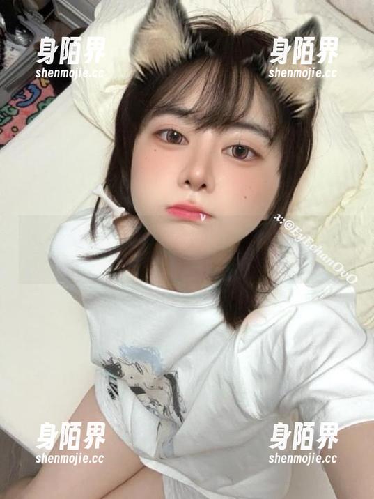 眼酱大魔王w 眼酱大魔王w的巧妙穿搭:白衬衫与cos图集的绝妙搭档!