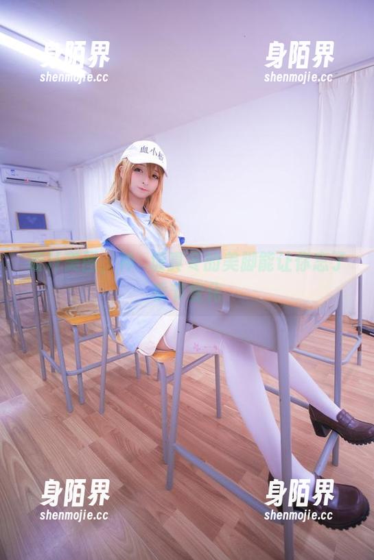 蜜汁美图，神楽坂真冬的美脚能让你忘了季节变化