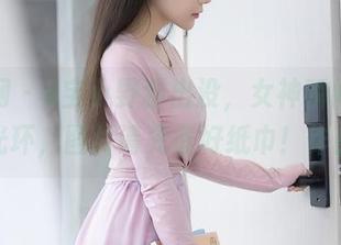 秀人网 – e宝小野猫出没，女神瞬间携带光环，图片请先备好纸巾！作品