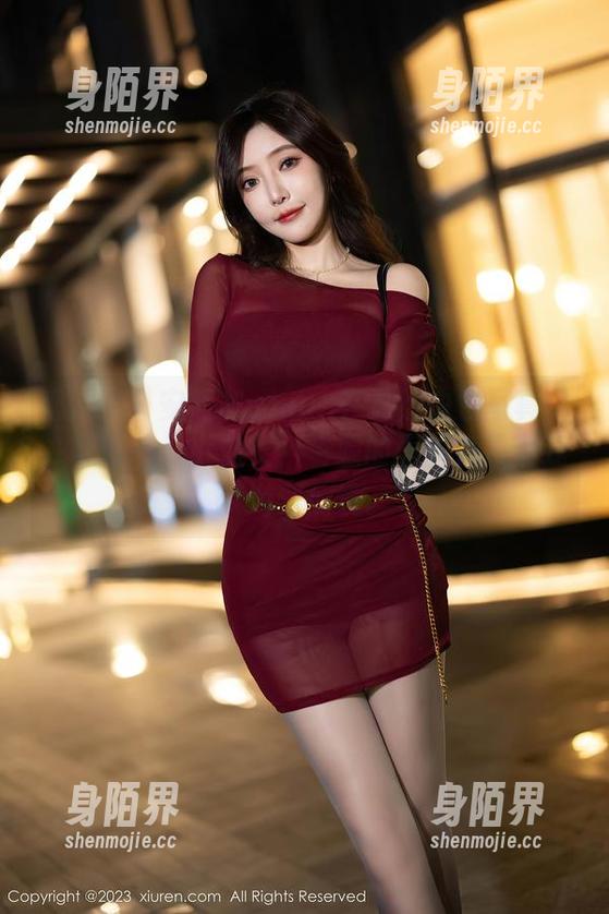 秀人网 - 安然Maleah在这组白色写真中，就像一只小仙女，资源的表现直接带我梦游到仙境。
