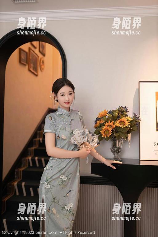 秀人网 - 李丽莎的修女私拍，原图仿佛在默默对我暗示什么。