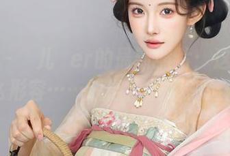 秀人网 – 玥儿玥er的最新照片：这种吊带该怎么形容……脱俗、妩媚？随便吧。