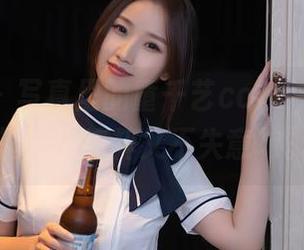 秀人网 – 写真里的童千艺cara，带着裤里丝，纯粹又不失意味。