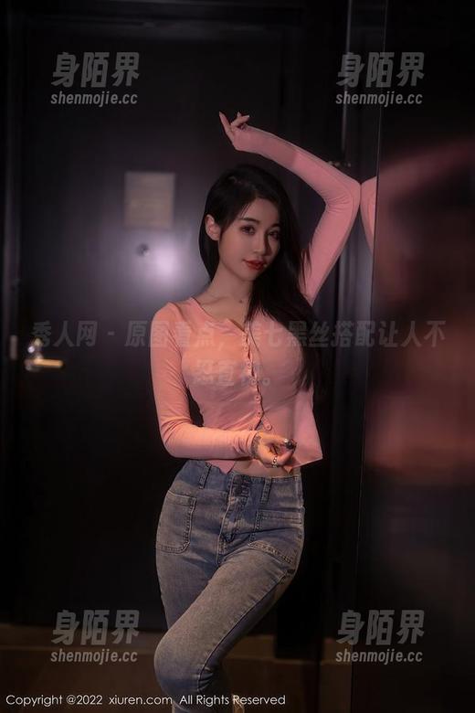 秀人网 - 原图看点，美七黑丝搭配让人不忍直视。
