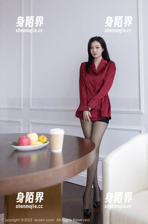 秀人网 - 谢小蒽的制服：原图里的那些意外，图册里的不经意