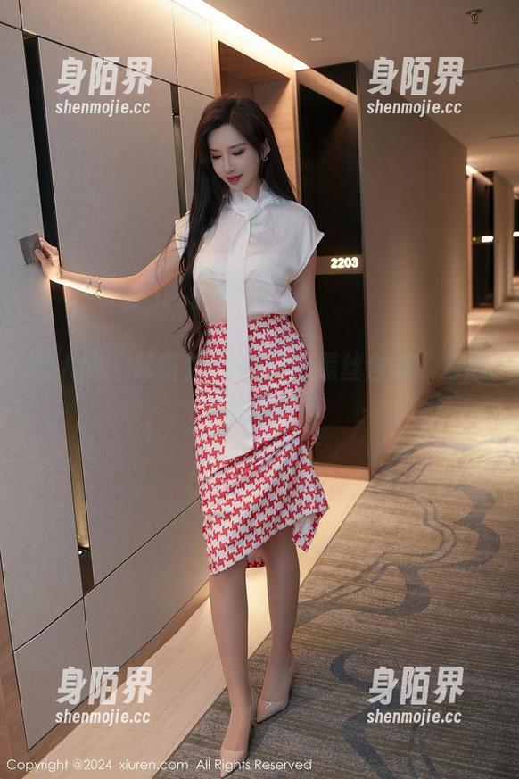 秀人网 - 陆萱萱cecillia黑丝合集：穿越黑暗的优雅