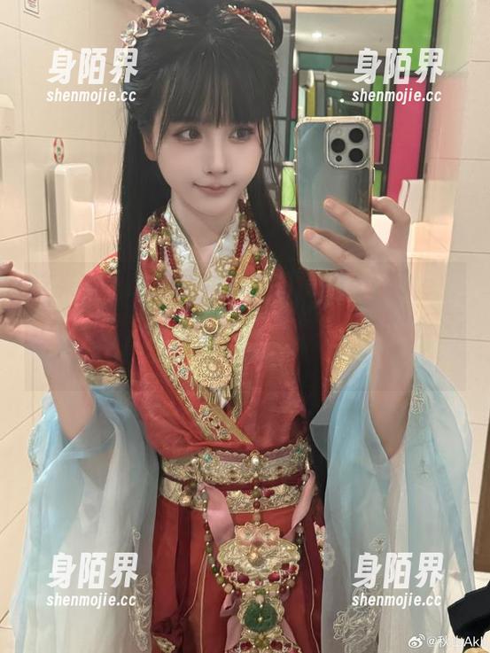 秋山AkI 这张秋山AkI的图片,unbelievable!mirror里的彩云好像在说话。更新必须看!