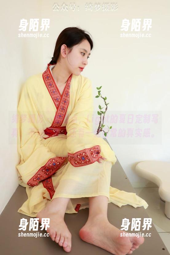 绮梦摄影 - 划重点，Light的夏日定制写真，不光是美，还有一丝日常的真实感。