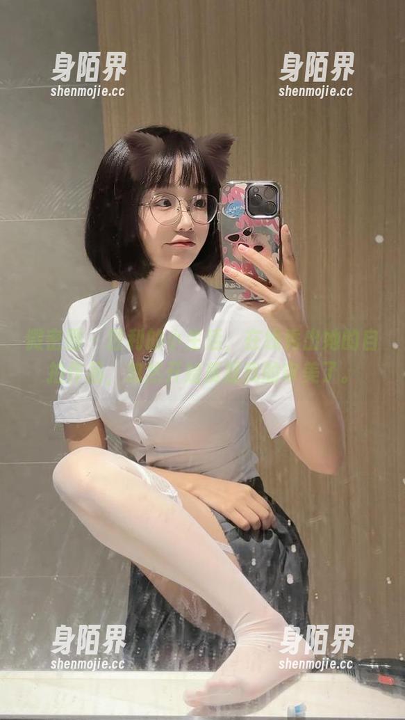 微密圈 - 胜利的小生活，在线秀出她的自拍作品，忽然开始质疑我的审美了。