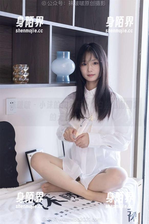 袜啵啵 - 小沫的花絮版，厚白丝私房图集的无奈与诱惑。