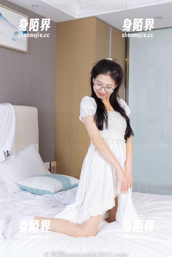 袜啵啵 - 图片中的小淳与无聊的夏日放空时间