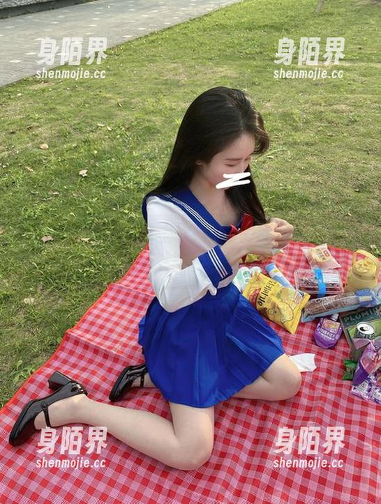 微密圈 - 免费奉上软妹小九九的粉色睡裙照片，毫不避讳地让人起点小火。