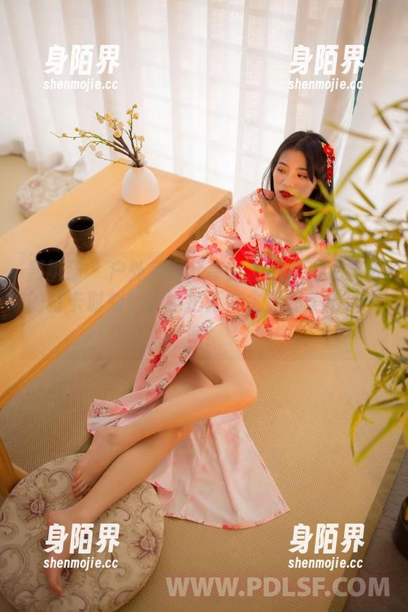 轰趴猫 - 户外美图分享：温心怡和大自然的打卡时刻，看她把万物生灵都美化了一遍！