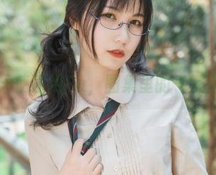 无圣光天使逐月Su，图集里的气氛别有洞天