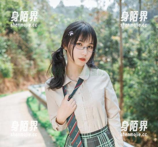 无圣光天使逐月Su，图集里的气氛别有洞天