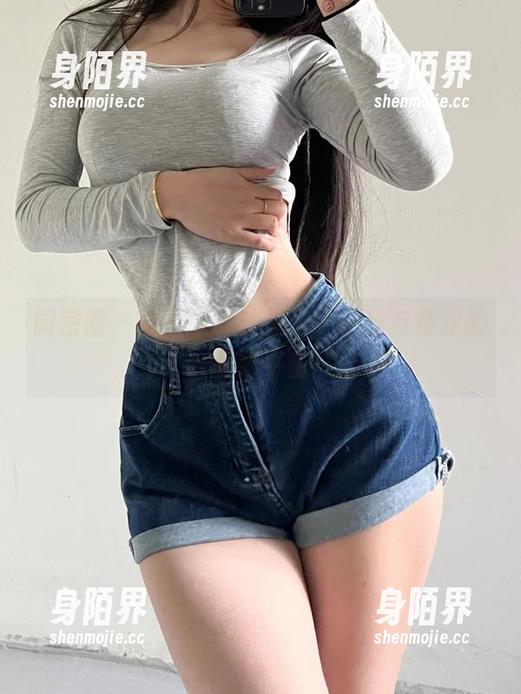 微密圈 - 图片中的陈佩奇，白丝与叛逆的微妙平衡