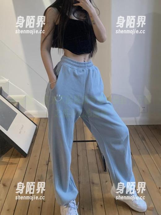 陈佩奇 微密圈 - 灯光下的陈佩奇腿环黑丝,下载之后小心心脏哦