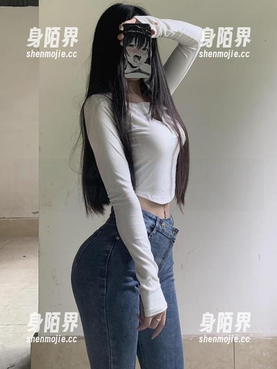 微密圈 - 小心！看陈佩奇牛仔翘臀图片，后果可能是点开后停不下来