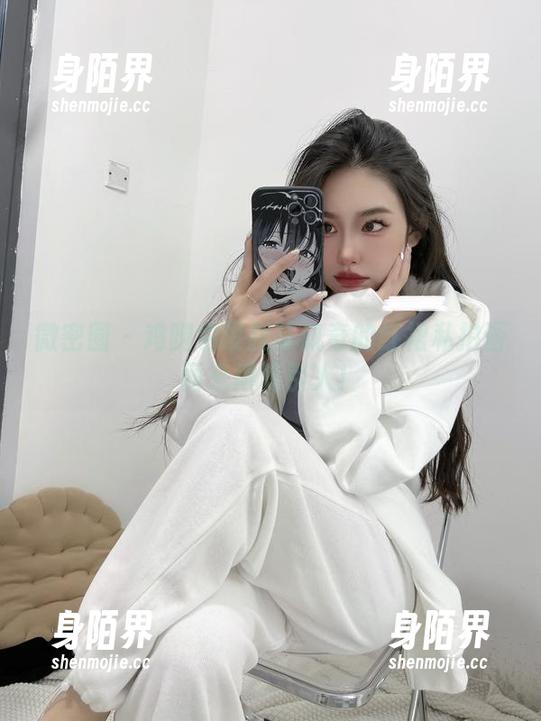 微密圈 - 鸡腿也没我陈佩奇的红裙私拍画面来得吸引人！