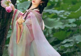 每次更新都有新花样：雯妹不讲道理的写真集，这次的GothicDevil让人心痒痒