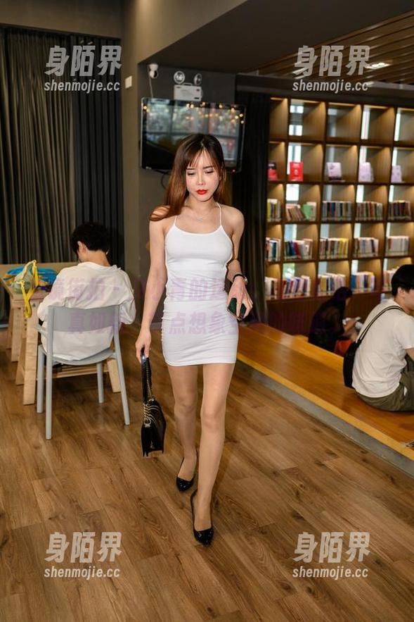 魔镜街拍 - 艾小青的运动：福利加倍，写真如新，带点想象空间的味道。