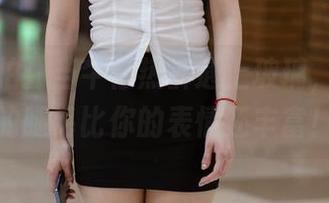 魔镜街拍：当牛仔热裤遇上玻璃，图集里的腿毛比你的表情还丰富！