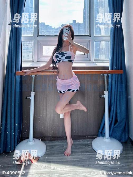微密圈 - 黎允熙baby的jk红裙定制图片，让我突然想起了那个不敢递纸条的青涩时代。